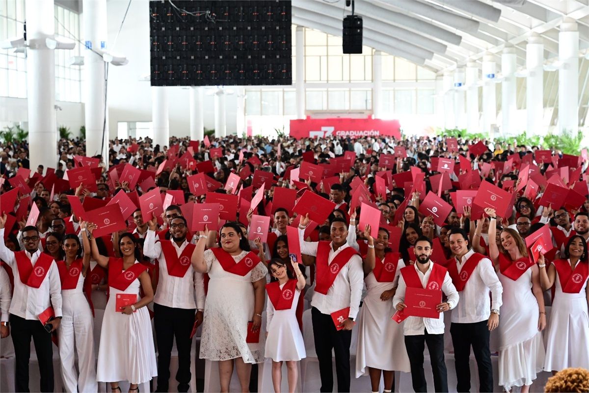 Portada%20-%20Graduacion%2073_1200x800-e1d5bd19 Instituto Tecnol&oacute;gico de Santo Domingo - INTEC grad&uacute;a a 945 profesionales y su rector los llama a &ldquo;redise&ntilde;ar&rdquo; el mundo
